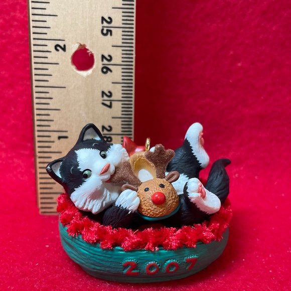 Mischievous Kittens Hallmark Ornament - Picture 6 of 6